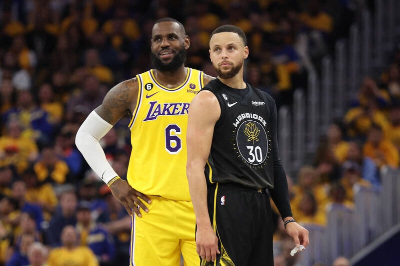 LeBron James Praises Curry for Changing the NBA Landscape