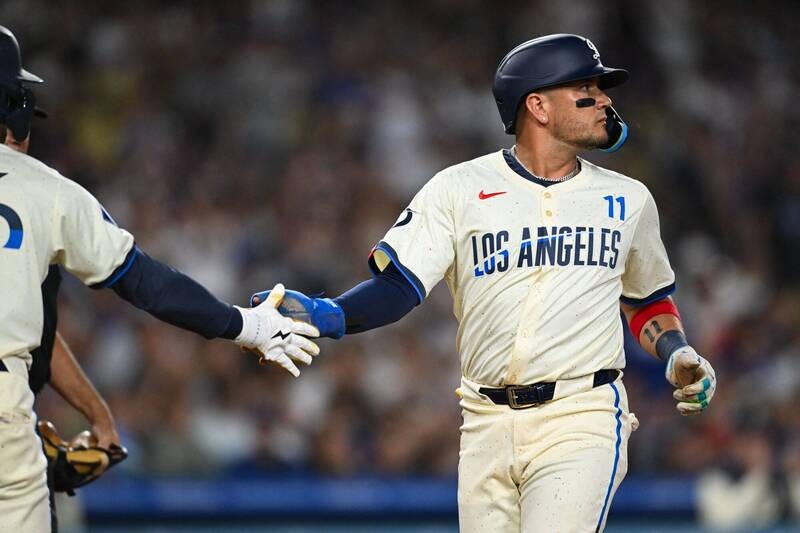 Dodgers’ Lucky Charm Rojas Extends “Undefeated Streak”! Praises Shohei Ohtani’s Importance